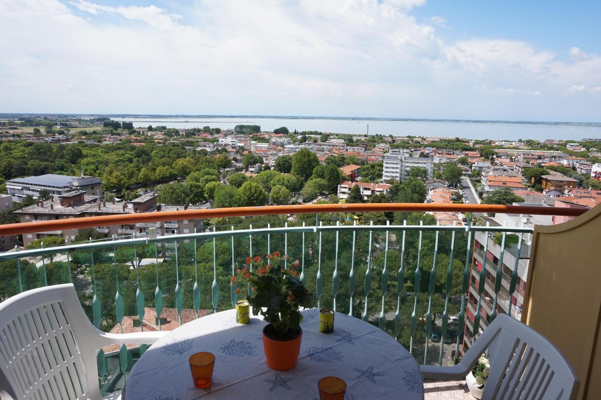 Appartamenti La Torre Lignano Sabbiadoro Eksteriør billede