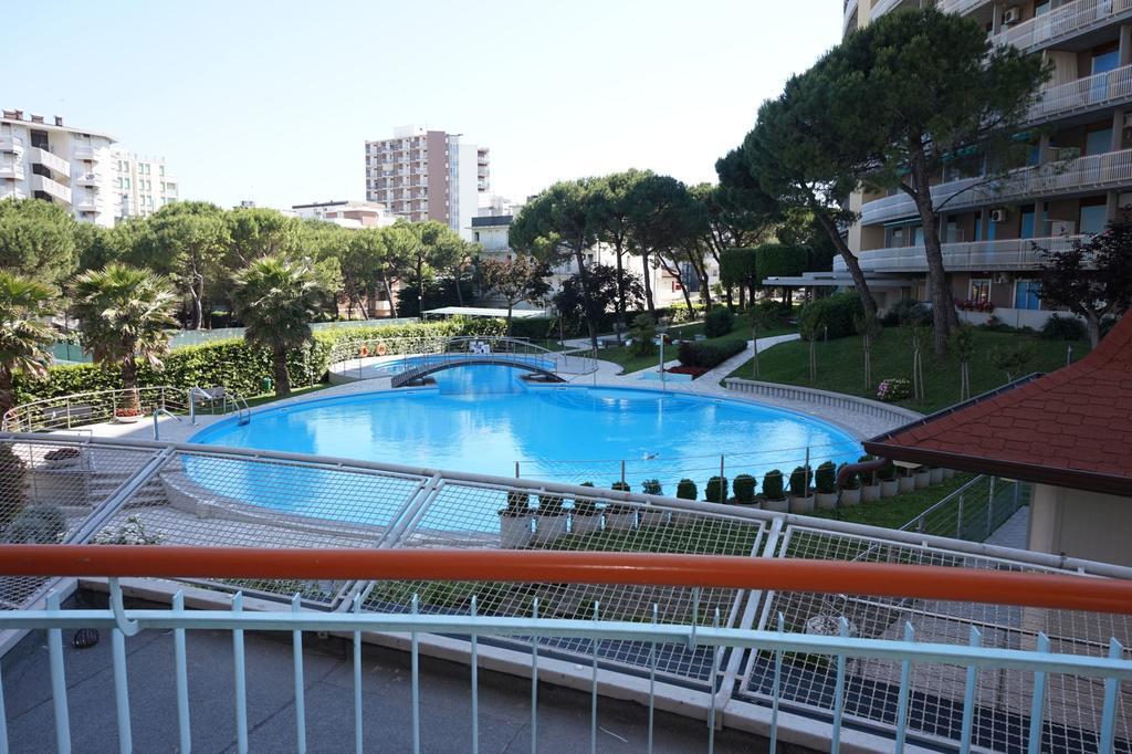 Appartamenti La Torre Lignano Sabbiadoro Eksteriør billede