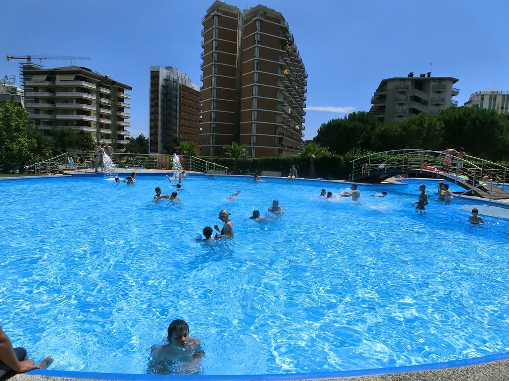 Appartamenti La Torre Lignano Sabbiadoro Eksteriør billede