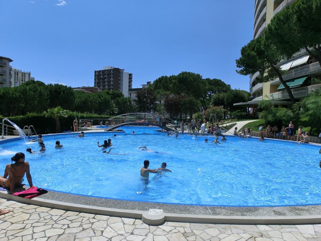 Appartamenti La Torre Lignano Sabbiadoro Eksteriør billede