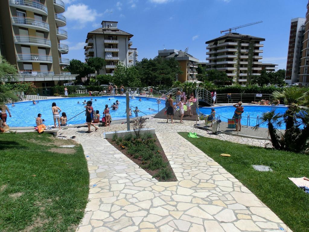 Appartamenti La Torre Lignano Sabbiadoro Eksteriør billede