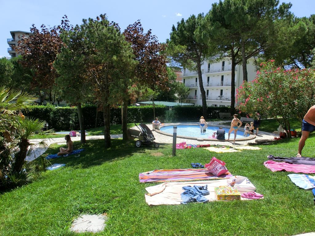 Appartamenti La Torre Lignano Sabbiadoro Eksteriør billede