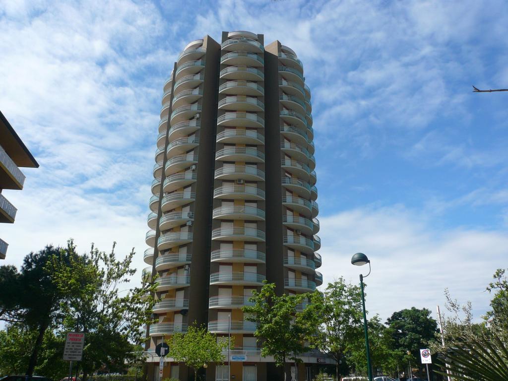 Appartamenti La Torre Lignano Sabbiadoro Eksteriør billede